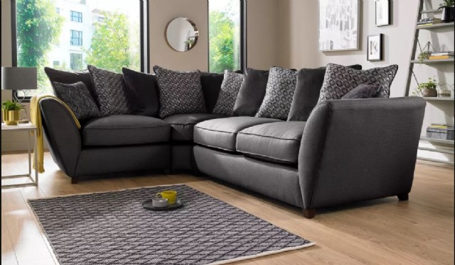 Exklusives Lederecksofa Mit Handgearbeiteten Details - Luxuriöse Handwerkskunst İn Jedem Detail