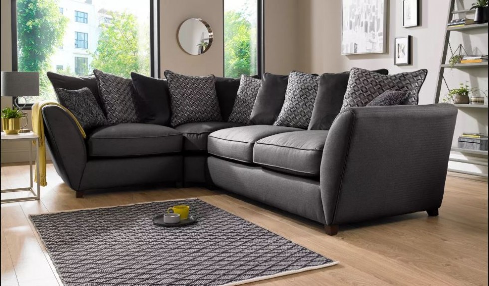 Exklusives Lederecksofa Mit Handgearbeiteten Details - Luxuriöse Handwerkskunst İn Jedem Detail