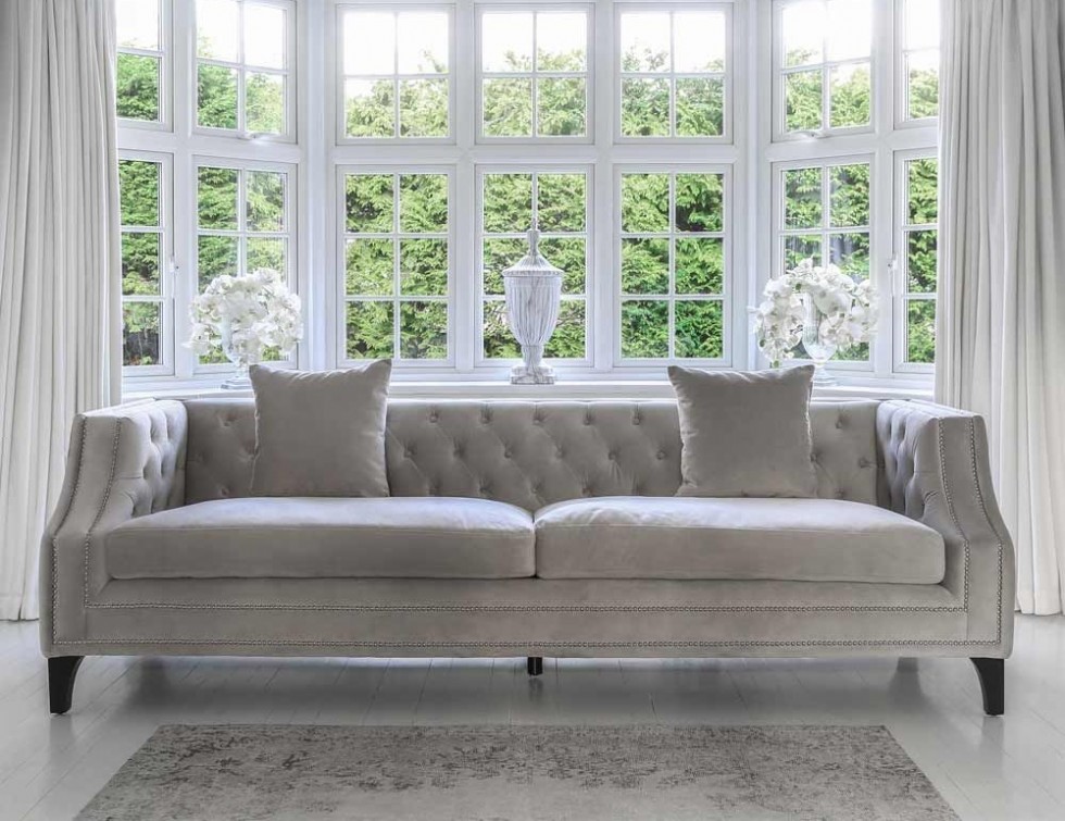 Luxus-sofa Nach Maß: Handgefertigtes Graues Modell Mit Knopfheftung