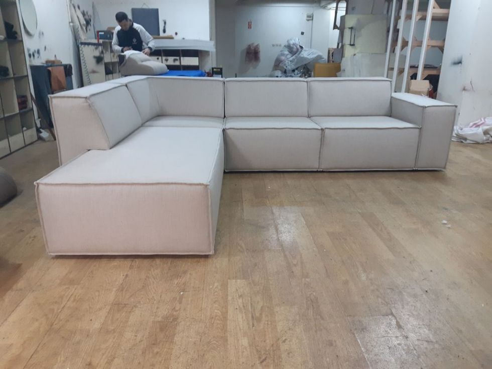 Produktcode: 18983 - Skandinavisches Ecksofa Mit Modularer Ottomane - Flexible Gestaltungsmöglichkeiten Für Ihren Raum