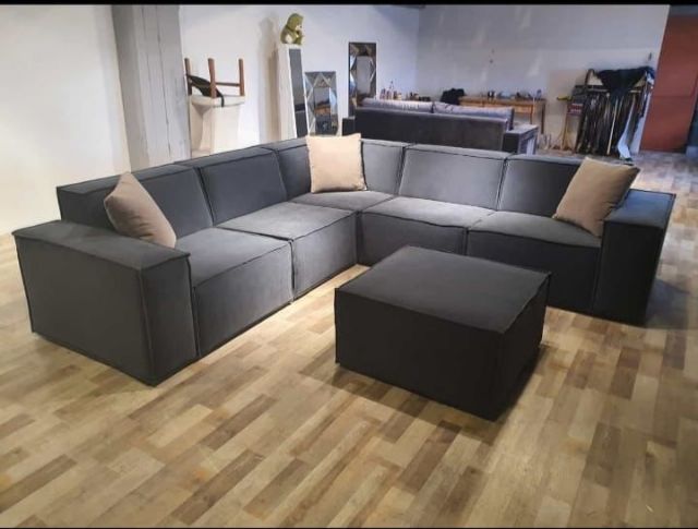 Skandinavisches Ecksofa Mit Modularer Ottomane - Flexible Gestaltungsmöglichkeiten Für Ihren Raum