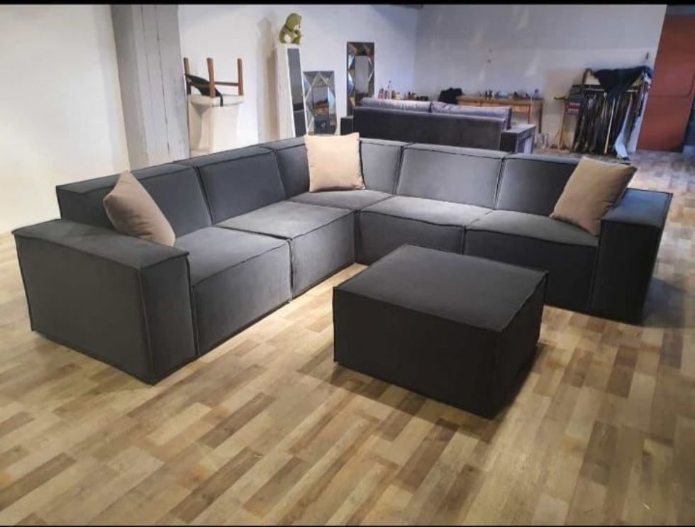 Produktcode: 18985 - Skandinavisches Ecksofa Mit Modularer Ottomane - Flexible Gestaltungsmöglichkeiten Für Ihren Raum