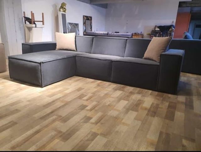 Skandinavisches Ecksofa Mit Modularer Ottomane - Flexible Gestaltungsmöglichkeiten Für Ihren Raum