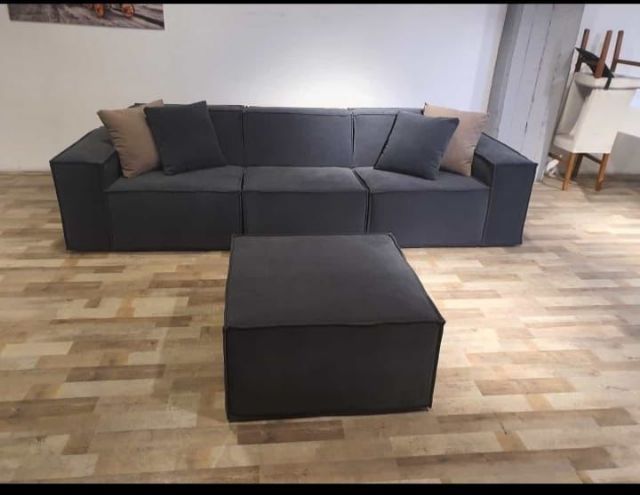 Skandinavisches Ecksofa Mit Modularer Ottomane - Flexible Gestaltungsmöglichkeiten Für Ihren Raum